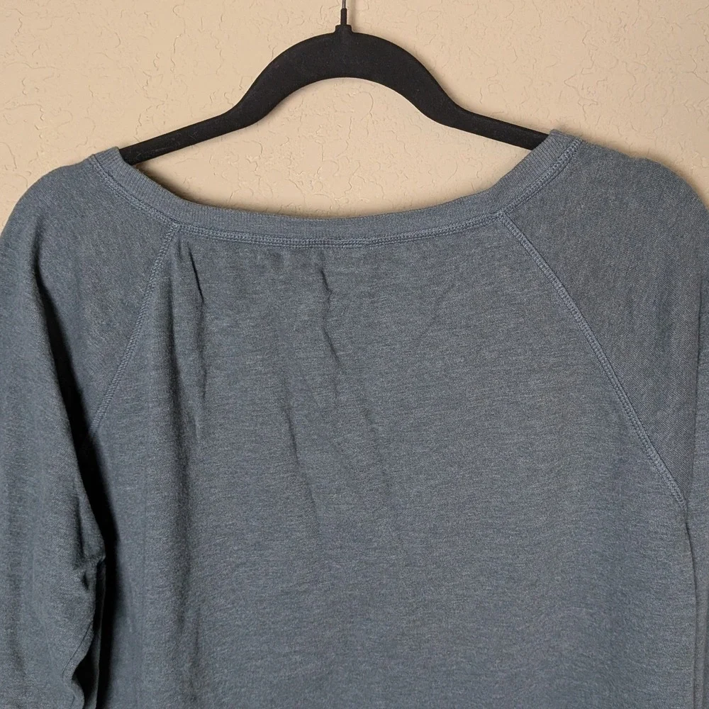 Victoria's Secret Gray "Love" Heart Beaded Graphic Sweatshirt Size‎ L - Picture 7 of 7